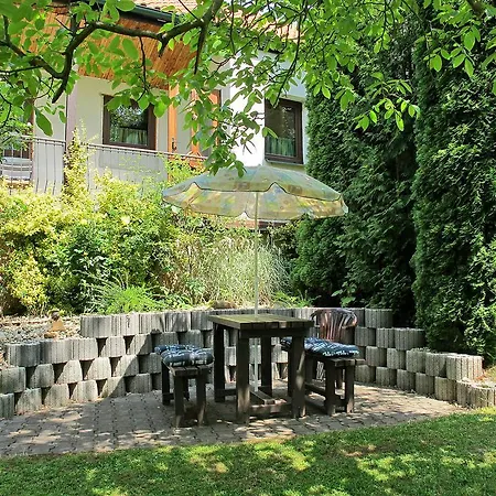 Semesterbostad Haus Mila